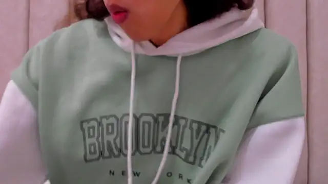 FreyaMoller online show from October 23, 2025, 6:50 pm