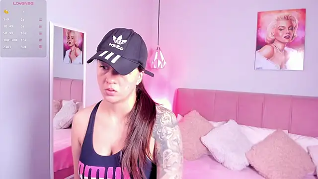 sophie alice  online show from October 7, 2025, 12:50 pm