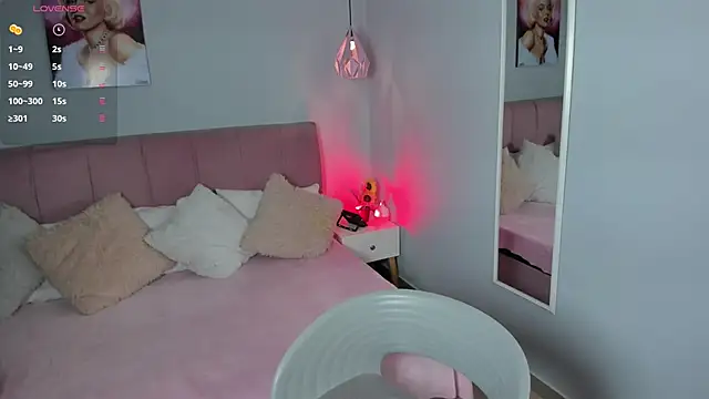 sophie alice  online show from September 24, 2025, 12:33 pm