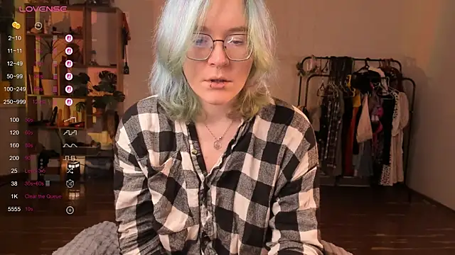 alisahug online show from October 2, 2025, 3:26 pm