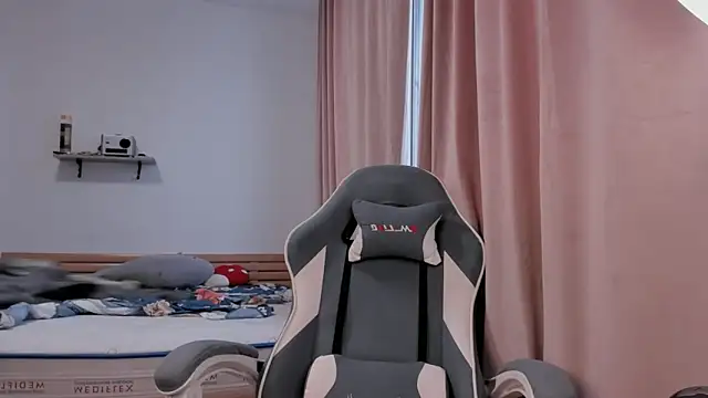 alisahug online show from November 29, 2025, 8:14 am