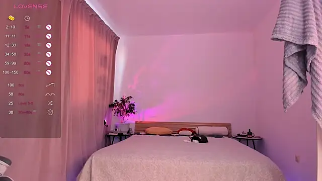 alisahug online show from May 6, 2026, 1:37 pm