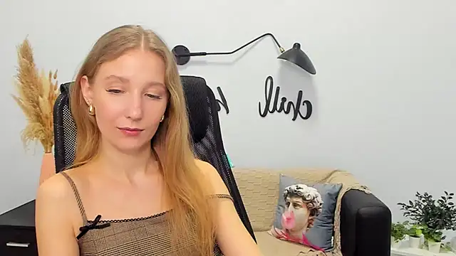 LolaWilsons online show from March 5, 2025, 2:34 pm