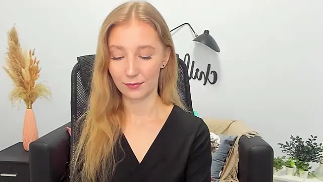 LolaWilsons online show from February 27, 2025, 9:18 am