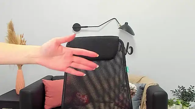 LolaWilsons online show from February 26, 2025, 10:05 am