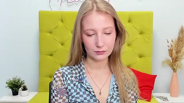 Snapshot of LolaWilsons chatting on March 10, 2026, 8:51 am LolaWilsons online show from March 10, 2026, 8:51 am