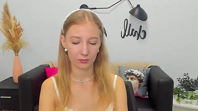 LolaWilsons online show from September 15, 2025, 7:31 am