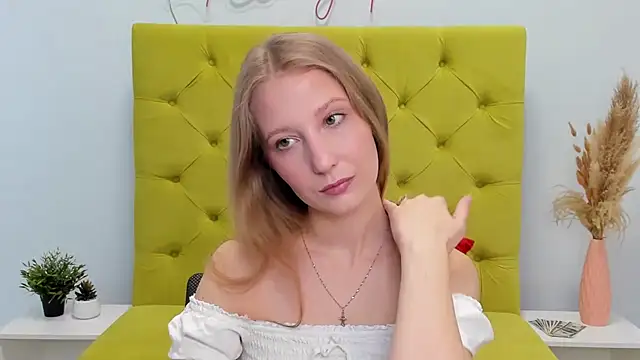 Snapshot of LolaWilsons chatting on March 13, 2026, 7:13 am LolaWilsons online show from March 13, 2026, 7:13 am