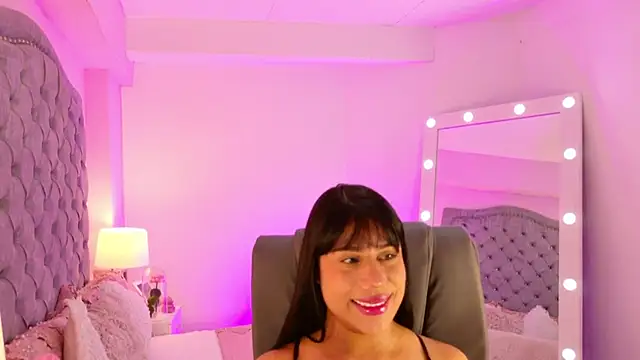 AshleyFerrer online show from September 18, 2025, 1:47 pm