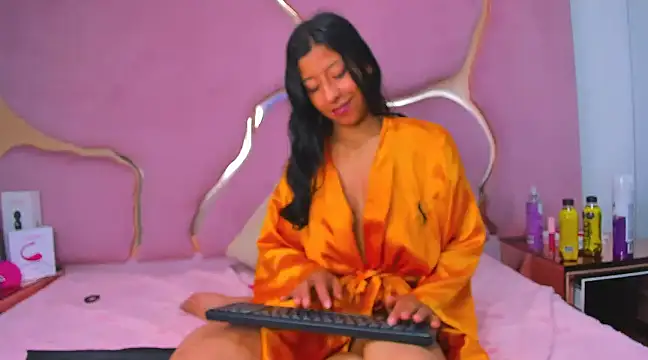 VaneLin18 online show from March 6, 2025, 8:52 am