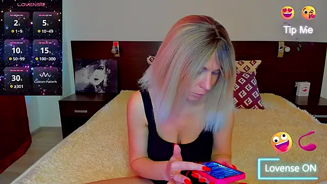 Hanna Becrett17 online show from March 4, 2025, 10:24 am