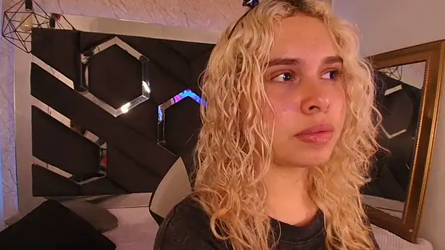 Haelycute online show from November 2, 2025, 9:09 pm