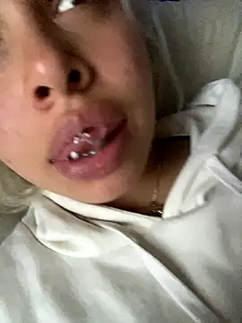 Haelycute online show from September 12, 2025, 10:42 pm