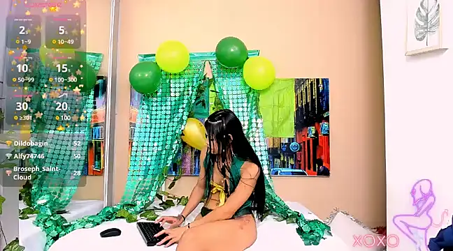 CristalLoren online show from March 17, 2025, 5:49 pm