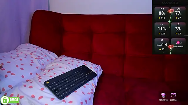 Snapshot of ohpetitemuse chatting on March 19, 2026, 5:35 pm ohpetitemuse online show from March 19, 2026, 5:35 pm