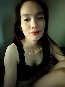 Snapshot of LILIAN999 chatting on February 4, 2025, 5:21 am LILIAN999 online show from February 4, 2025, 5:21 am