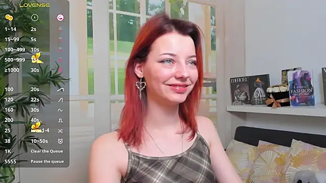 pretty little thing online show from February 15, 2025, 11:17 am