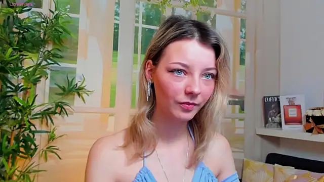 pretty little thing online show from January 31, 2025, 12:40 pm