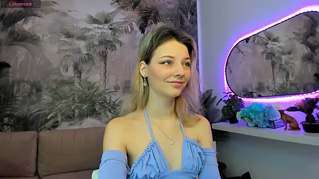 pretty little thing online show from January 13, 2025, 6:05 pm