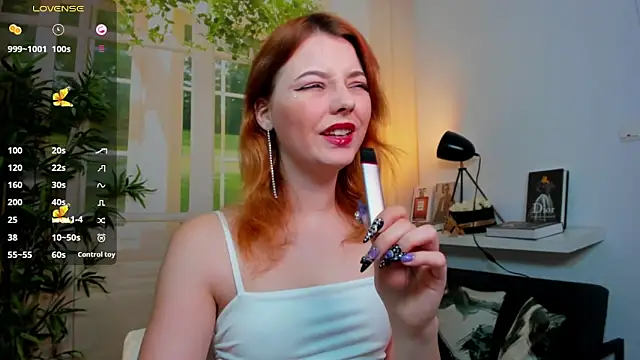 pretty little thing online show from October 25, 2025, 4:40 pm