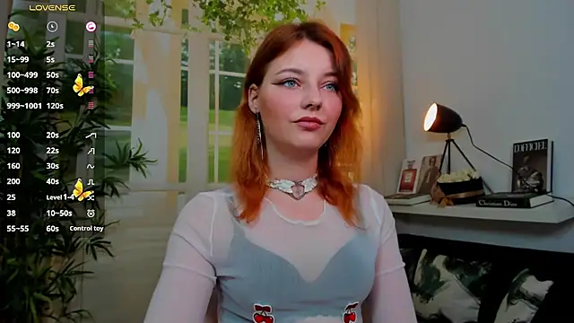 pretty little thing online show from October 5, 2025, 1:13 pm