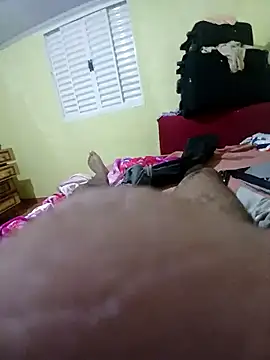 Snapshot of morenogts69 chatting on December 17, 2025, 6:29 am morenogts69 online show from December 17, 2025, 6:29 am