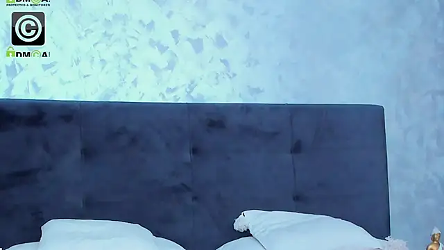 Snapshot of 3lla_Rose chatting on November 11, 2025, 8:25 pm 3lla Rose online show from November 11, 2025, 8:25 pm