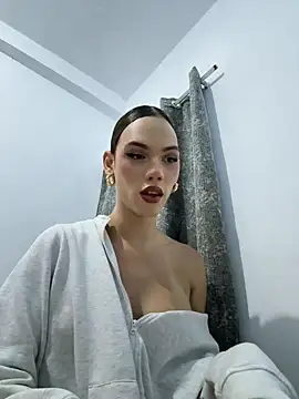 Carlita cute online show from August 5, 2026, 4:06 am