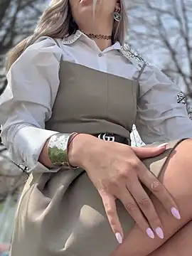 Snapshot of Crazy-Rosa chatting on April 1, 2026, 6:59 am Crazy-Rosa online show from April 1, 2026, 6:59 am