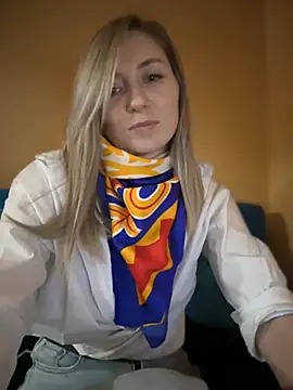 Crazy-Rosa online show from February 10, 2025, 5:52 pm