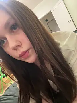 Marylallka5 online show from December 16, 2025, 2:32 pm