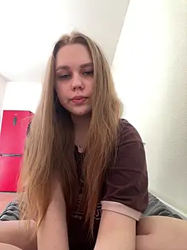 Snapshot of Marylallka5 chatting on April 6, 2026, 2:18 pm Marylallka5 online show from April 6, 2026, 2:18 pm