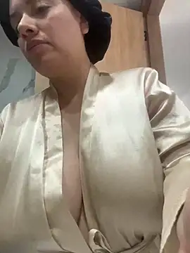 Snapshot of valery_mora chatting on July 18, 2026, 7:44 pm valery mora online show from July 18, 2026, 7:44 pm