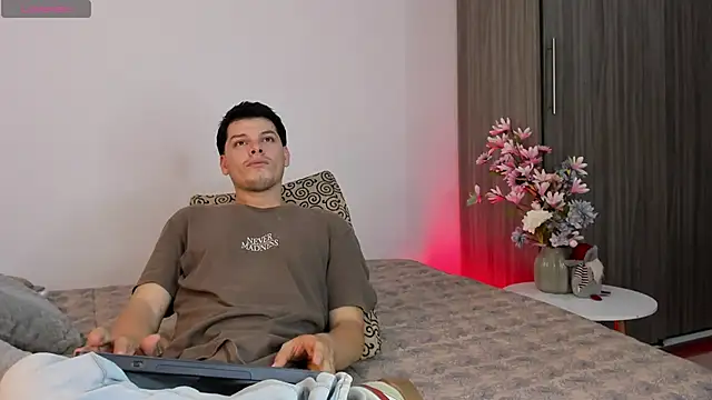  Ottis  online show from February 12, 2026, 11:04 pm