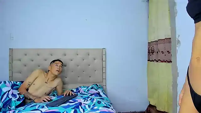 Sophie and andress online show from February 26, 2025, 2:08 am