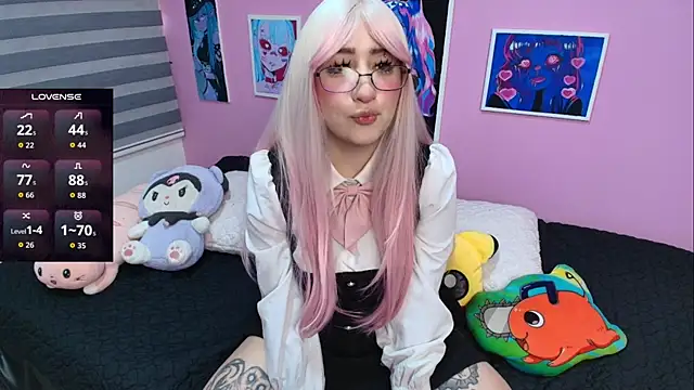 Miwa violet online show from November 6, 2025, 6:01 pm