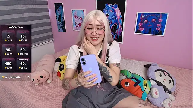 Miwa violet online show from November 8, 2025, 6:11 pm