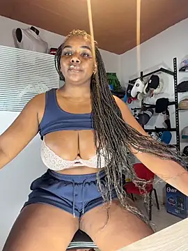 Snapshot of MAREIA_25 chatting on February 17, 2026, 2:47 pm MAREIA 25 online show from February 17, 2026, 2:47 pm