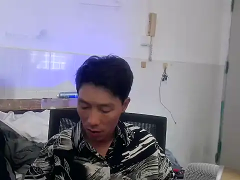 xhqds online show from April 27, 2026, 4:21 am