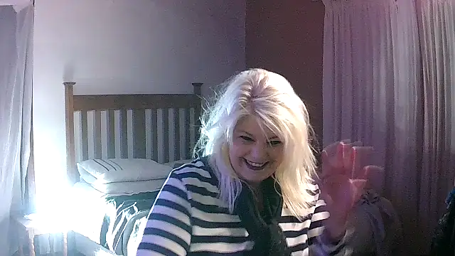 Miahotmilf online show from January 16, 2026, 7:40 pm