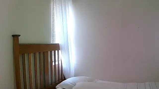 Miahotmilf online show from February 22, 2025, 4:40 pm