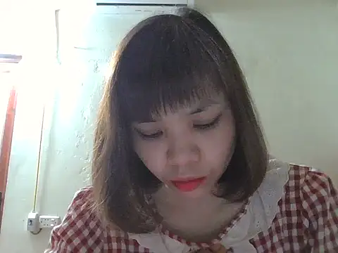 Angela-Eira online show from November 12, 2025, 9:07 pm