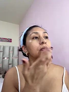 MonicaMoret online show from December 20, 2025, 12:41 pm