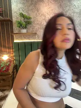 MonicaMoret online show from June 18, 2026, 12:32 pm