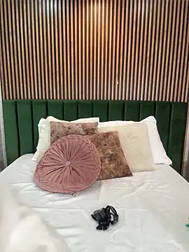 Snapshot of MonicaMoret chatting on March 17, 2026, 12:08 pm MonicaMoret online show from March 17, 2026, 12:08 pm