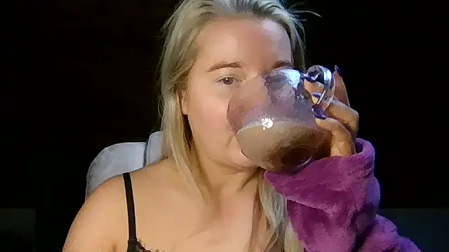 Jessica69G online show from April 21, 2026, 5:25 am