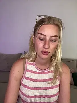 Snapshot of belle98 chatting on July 12, 2026, 3:35 pm belle98 online show from July 12, 2026, 3:35 pm