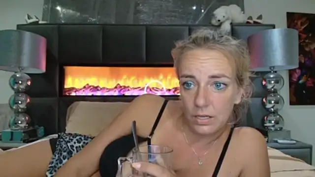 Snapshot of Wendysexyx chatting on June 18, 2026, 12:20 am Wendysexyx online show from June 18, 2026, 12:20 am