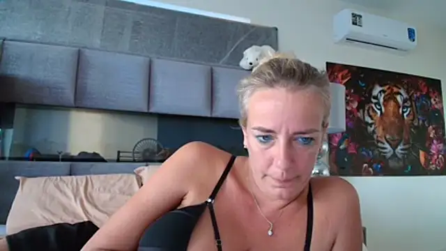 Snapshot of Wendysexyx chatting on June 9, 2026, 10:38 am Wendysexyx online show from June 9, 2026, 10:38 am