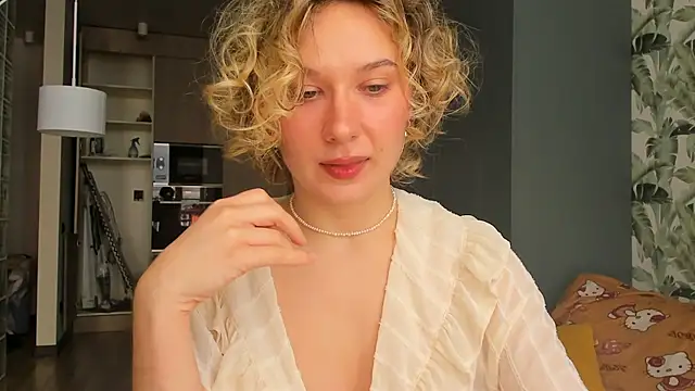 Lilith lutherlow online show from February 16, 2026, 1:32 pm